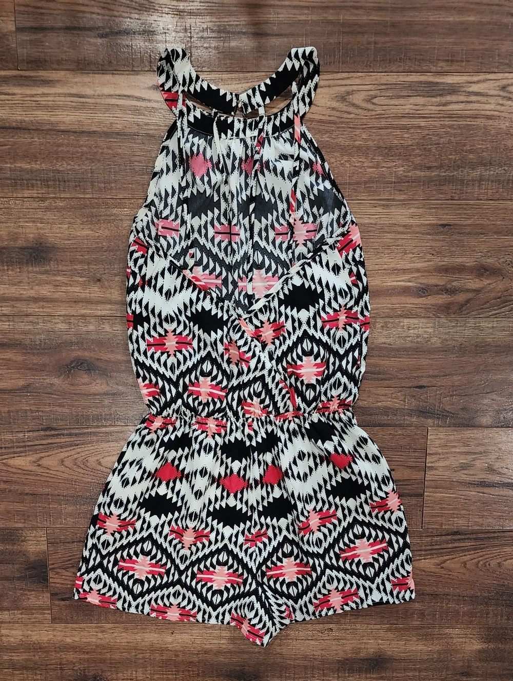 Charlotte Russe Junior's Sleeveless Caged Back Aztec Print Romper Medium M - Picture 4 of 9
